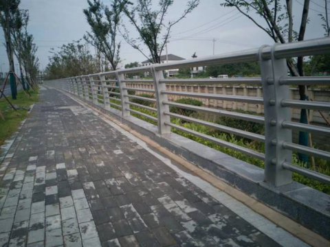 不銹鋼復(fù)合管護欄